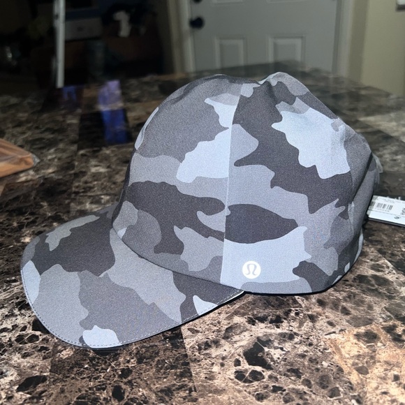 LULULEMONMON F&F RUN HAT CAMO COLOR ONE SIZE NWT - Picture 3 of 7